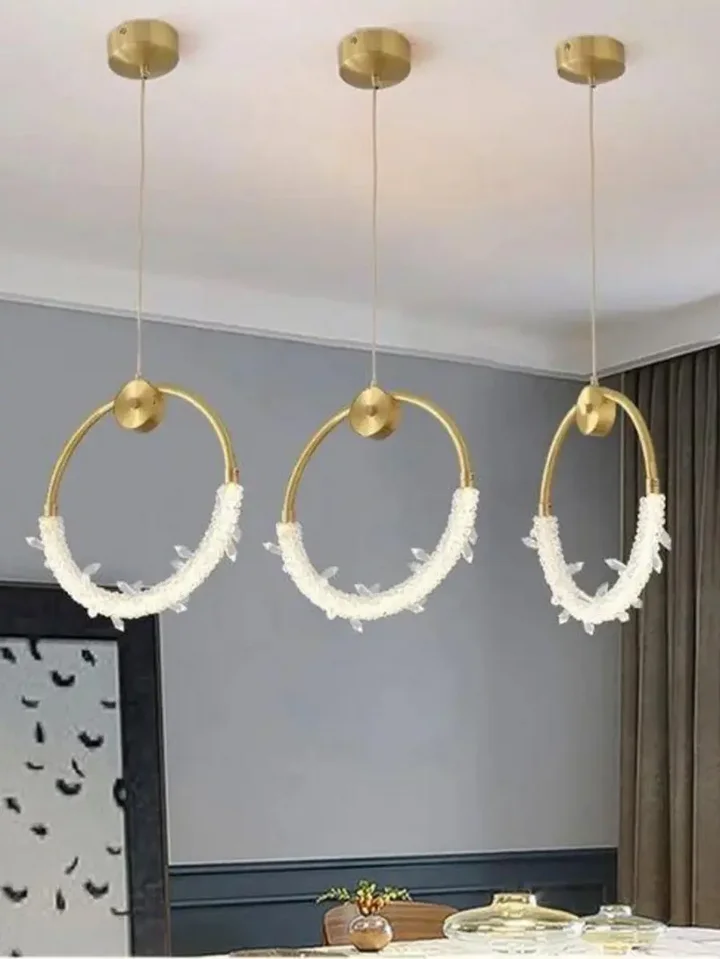 Detail szklany Żyrandola Kryształowego Złotego, podkreślający jego bogate wykończenie w ofercie Primavera Home.