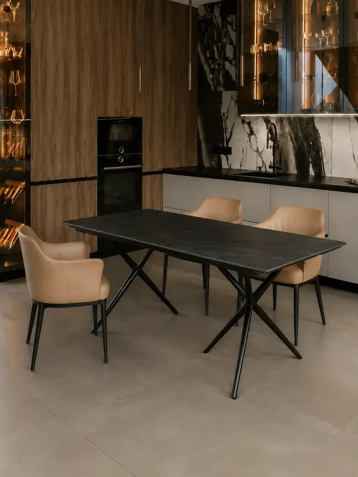Perspektywiczne ujęcie krzesła MODERN z bliskiego ujęcia detali. Ekspozycja od Primavera Home.