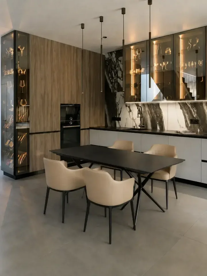 Krzesło MODERN w jasnym wnętrzu, z boku. Detal wykończenia od Primavera Home.