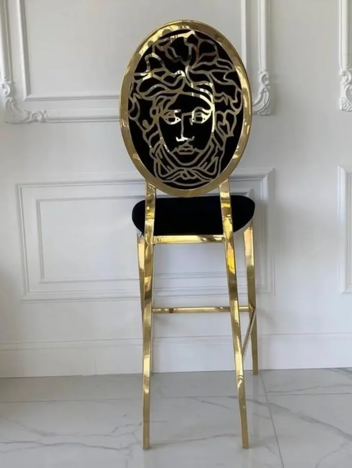 Hoker Glamour Medusa w bliskiej perspektywie, eksponujący luksusowe wykończenie. Ekspozycja w salonie od Primavera Home.