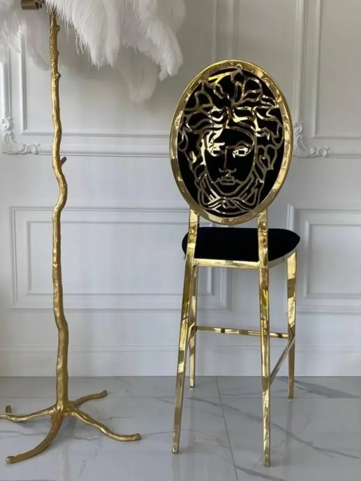 Hoker Glamour Medusa w perspektywie, podkreślający nowoczesny styl. Meble na zamówienie od Primavera Home.