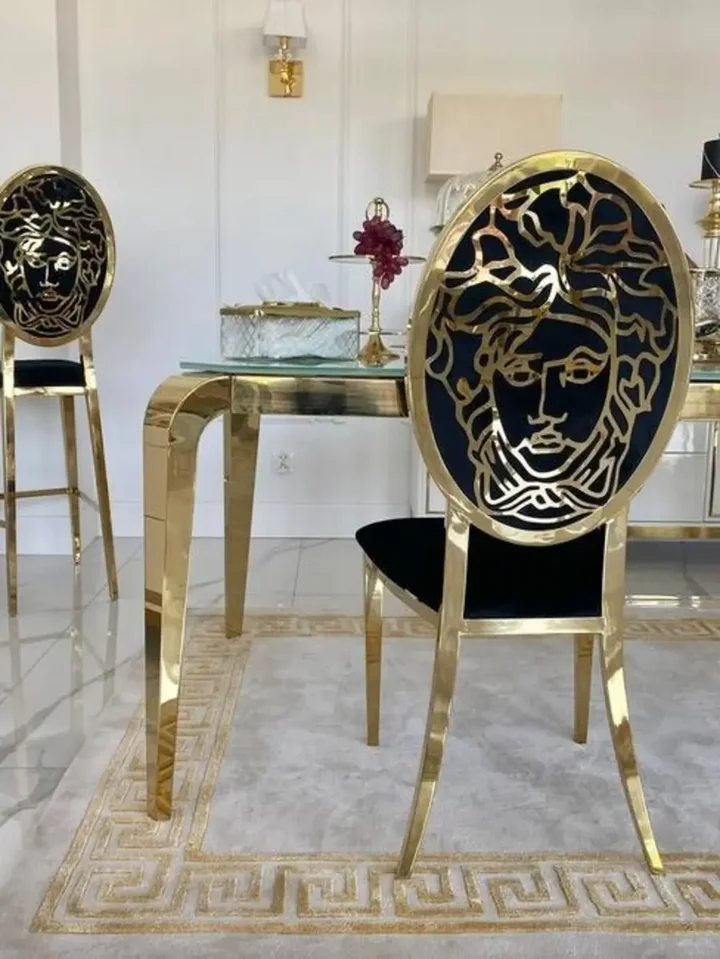 Hoker Glamour Medusa w stylowej aranżacji kamuflażowej, idealny do nowoczesnych wnętrz. Aranżacja nowoczesnego wnętrza od Primavera Home.