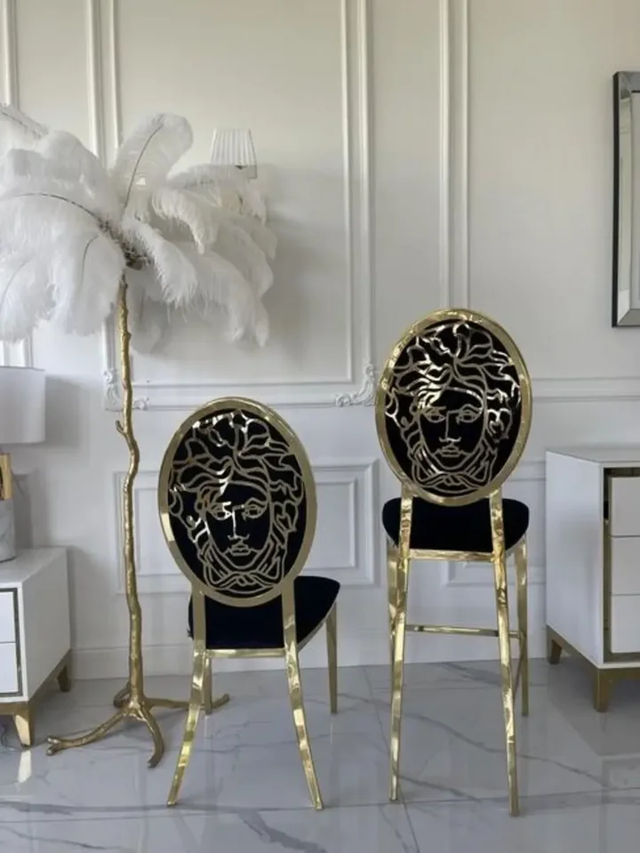 Hoker Glamour Medusa widziany z dołu, podkreślający wspaniałą konstrukcję. Meble na zamówienie od Primavera Home.