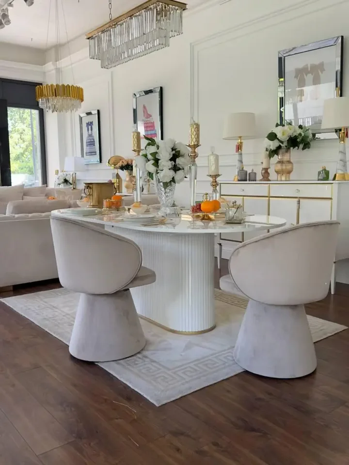 Nowoczesne Krzesło Obrotowe Dolce – Tapicerowane i Designerskie w komplecie z innymi meblami. Ekspozycja w salonie od Primavera Home.