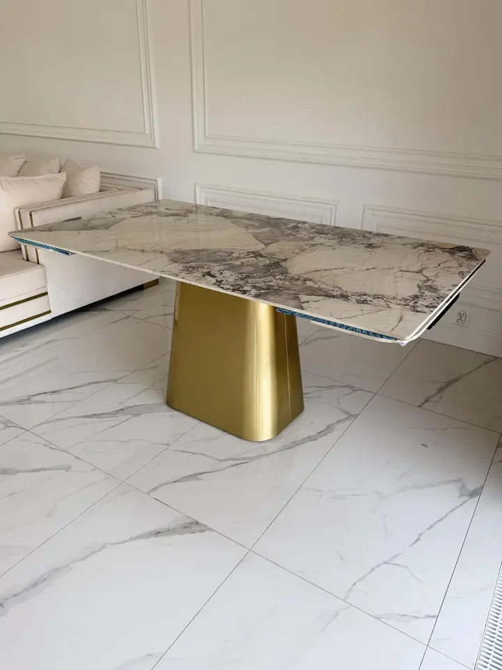 Stół w Stylu Włoskim BELISSIMA widok z boku. Detal wykończenia oferowany przez Primavera Home.