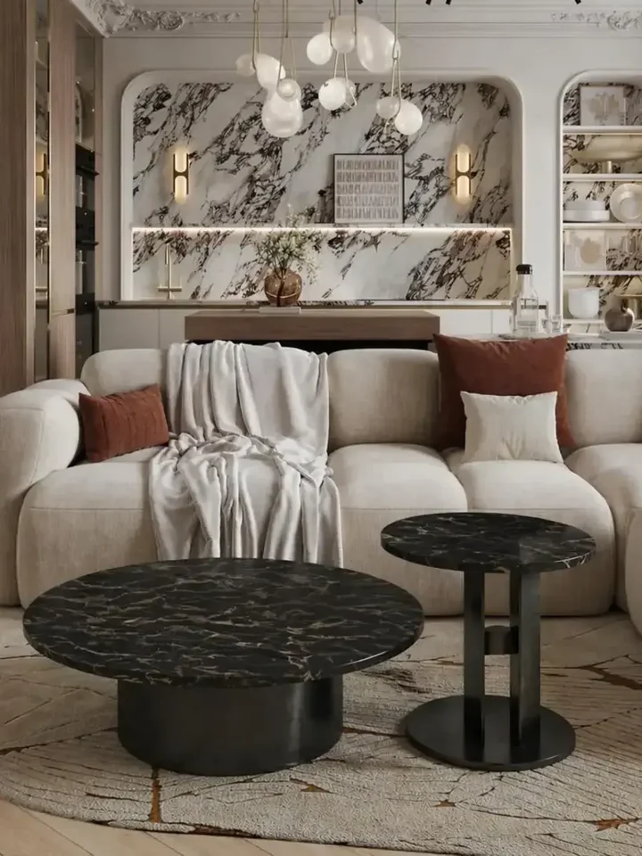 Stolik kawowy TWEEN BLACK stylizowany na tle roślinności. Ekspozycja w salonie od Primavera Home.