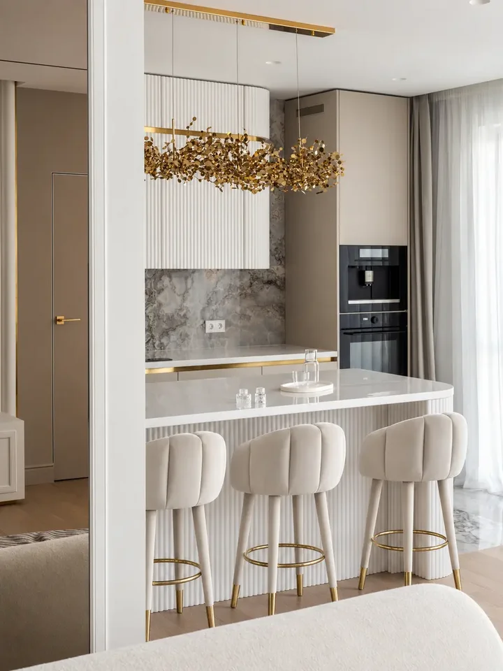 Detal wykończenia nóg hokera. Wysoka jakość materiałów i design od Primavera Home.