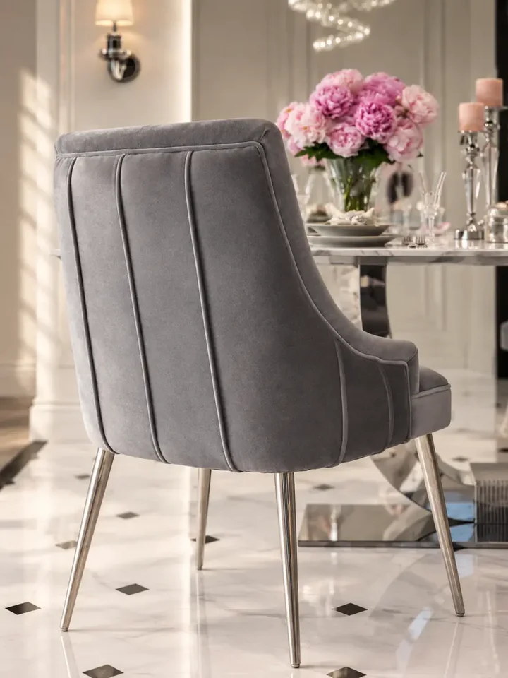 Krzesło DIANA Glamour w eleganckiej aranżacji salonu. Meble na zamówienie od Primavera Home.