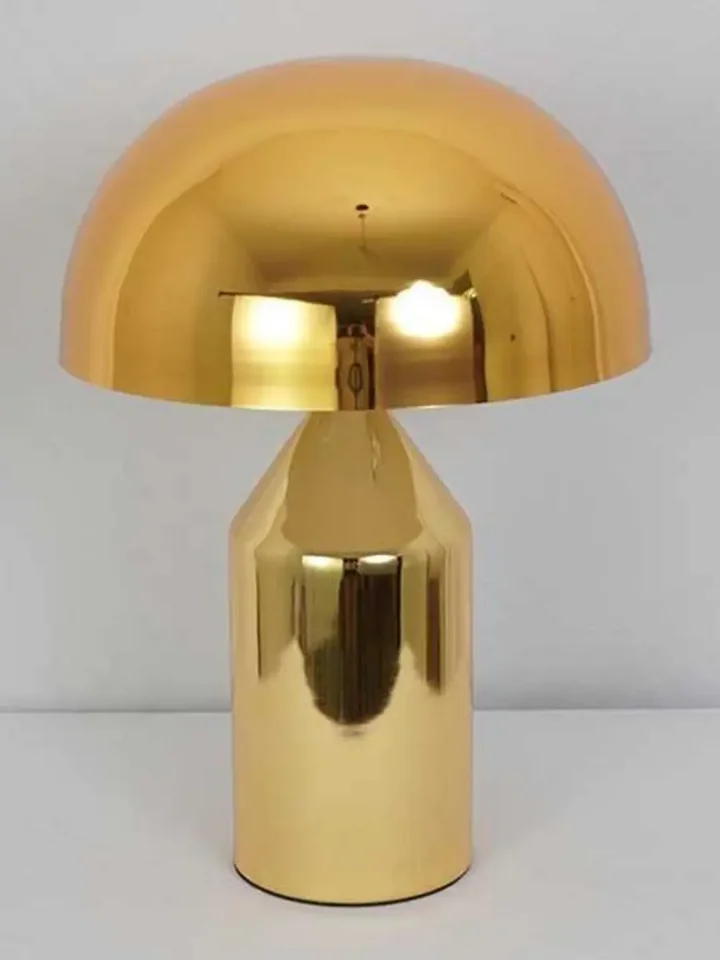 Lampa stołowa AURORA włączona, emitująca ciepłe światło. Oświetlenie na zamówienie od Primavera Home.