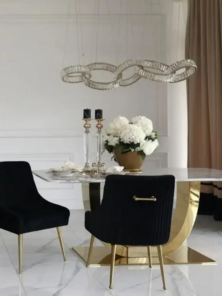 Nowoczesne krzesło tapicerowane, w stylu glamour, do jadalni, salonu nowoczesne z kołatką, czarne, złote PALOMA — aranżacja wnętrza. Primavera Home.
