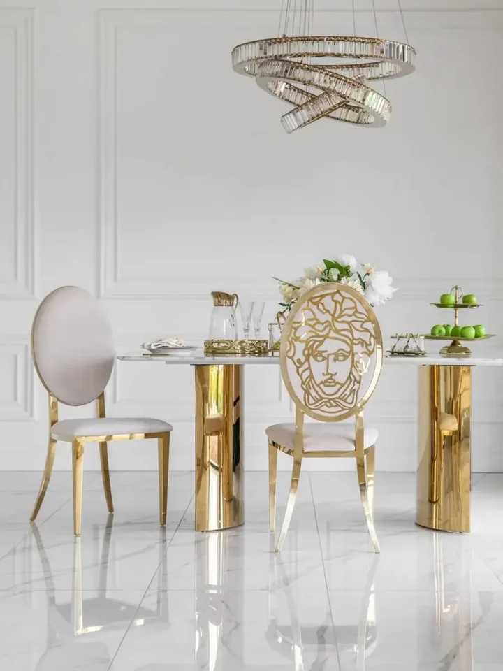 Szczegóły wykończenia stołu glamour MILANO, które podkreślają jego wyjątkowy charakter. Ekspozycja w salonie Primavera Home.