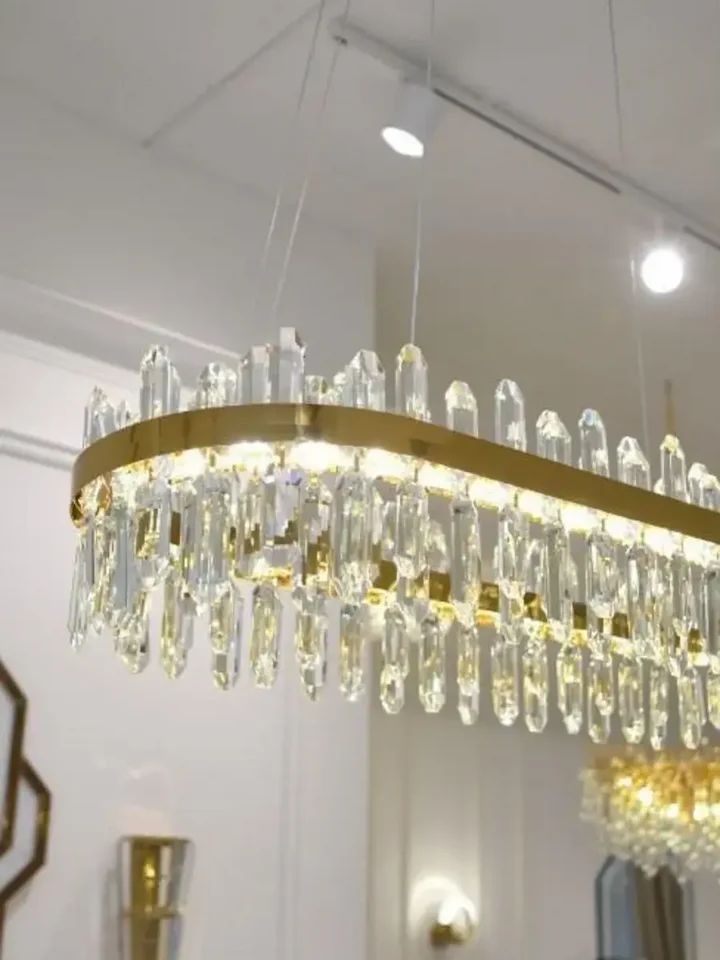 Żyrandol BULGARI L 100cm Złoty — aranżacja wnętrza. Primavera Home.