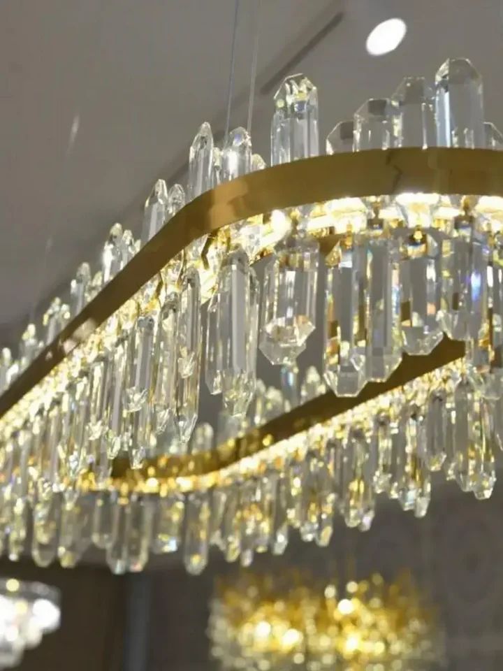 Żyrandol BULGARI L 100cm Złoty — aranżacja wnętrza. Primavera Home.