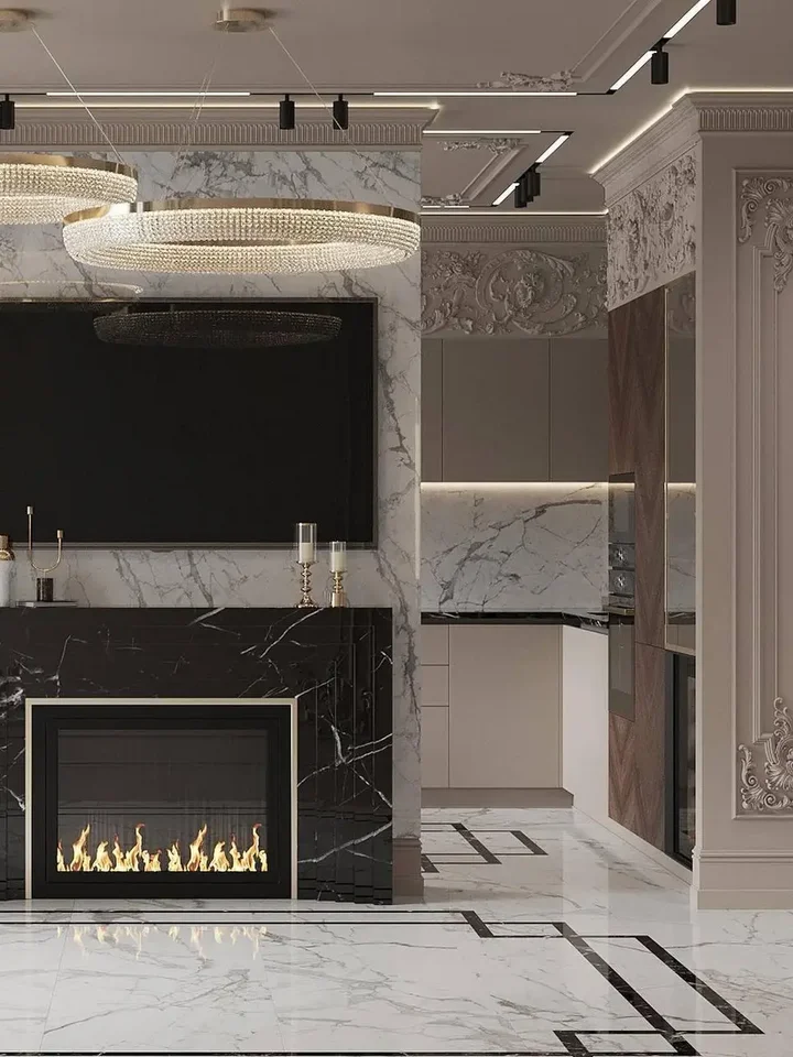 Złoty Żyrandol Kryształowy Bellini w perspektywie z boku, uwypuklający jego nowoczesny design. Oświetlenie od Primavera Home.