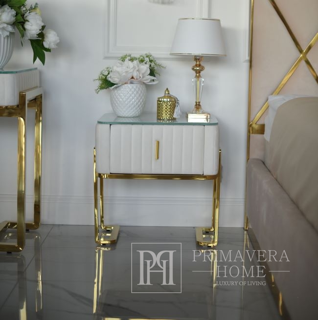 Moderner Nachttisch in Weiß mit Goldrahmen