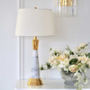 Ekskluzywna lampa stołowa,  klasyczna, glamour, marmur, biały abażur, złota GIULIA
