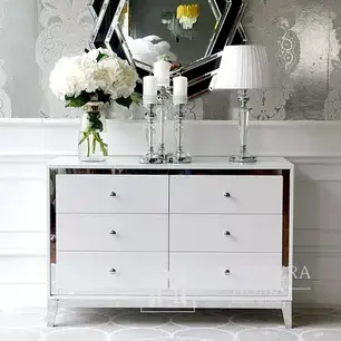 Komoda glamour lakierowana drewniana na stalowych nogach biała srebrna nowojorska Lorenzo M Silver OUTLET 