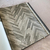 Išskirtiniai šviesiai rudi geometriniai tapetai Versace Eterno chevron