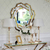 Abgerundeter geometrischer Spiegel in einem dekorativen Goldrahmen DUNE GOLD