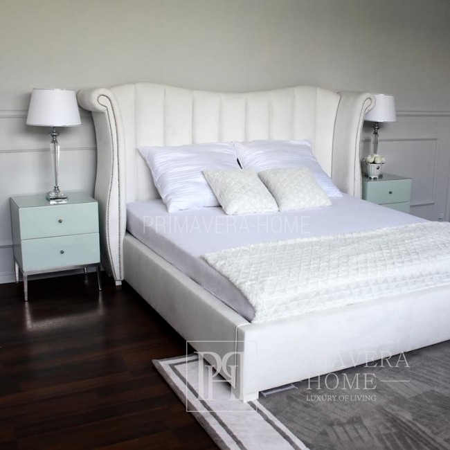 Glamour upholstered bed quilted and decorated with nails like chesterfield Edvige