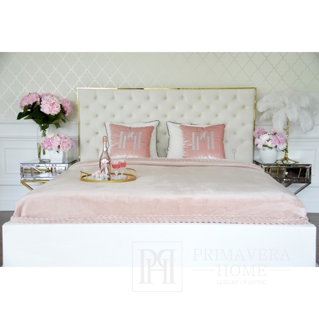 Piękne łóżko tapicerowane w stylu Glamour