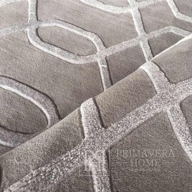 A modern gray rug with a geometric pattern HAMPTON