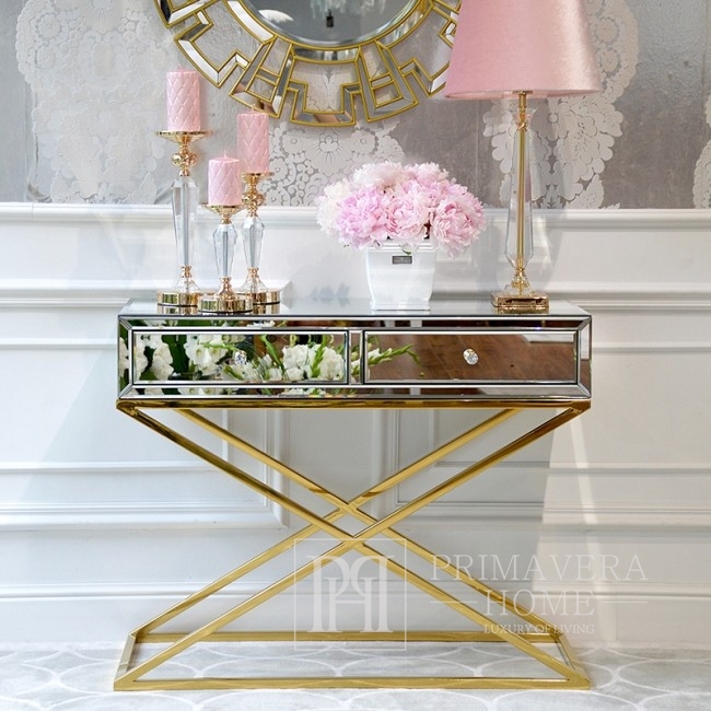 The white and gold CHICAGO glamor mirror console is our proposal for sophisticated interiors in a glamor or New York style.