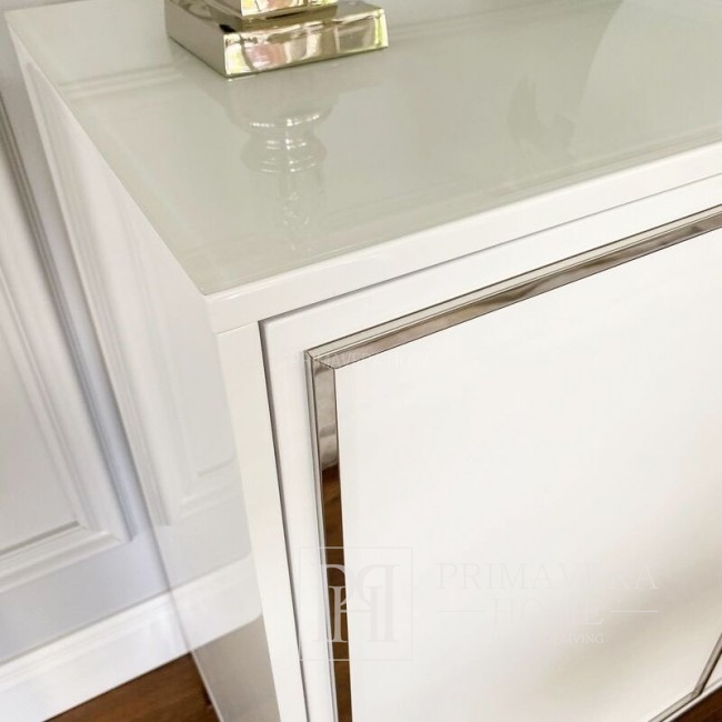 Glamour lacquered wooden chest of drawers on Lorenzo L Silver steel legs