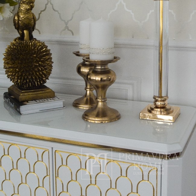Luxuriöse, moderne Kommode mit Ombré-Glamour im Wohnzimmer von GATSBY