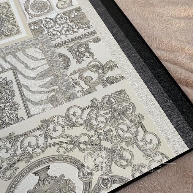 Tapeta barokowa Versace Decoupage w odcieniach kwadratów srebra i bieli 