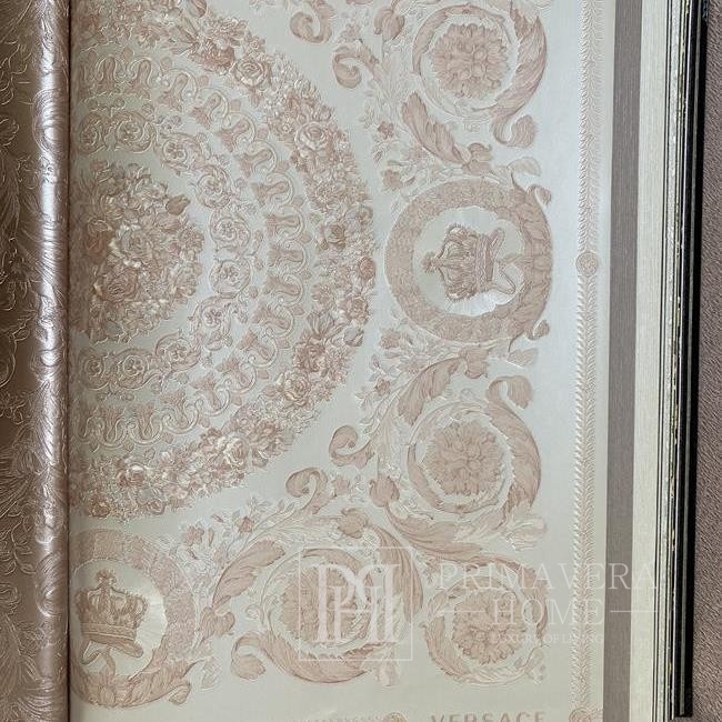 Wallpaper VERSACE IV Heritage powder pink ornament on a white background