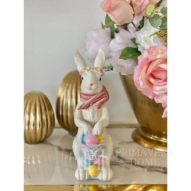 Biały królik wielkanocny, z różową kokardką, z koszykiem z pisankami, glamour