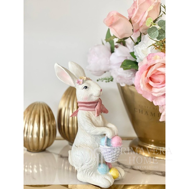 Biały królik wielkanocny, z różową kokardką, z koszykiem z pisankami, glamour