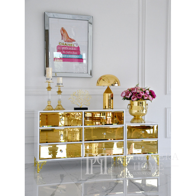 Ein exklusiver Nachttisch, ein Beistelltisch aus lackiertem Holz, mit einem Spiegel, Gold VENICE 