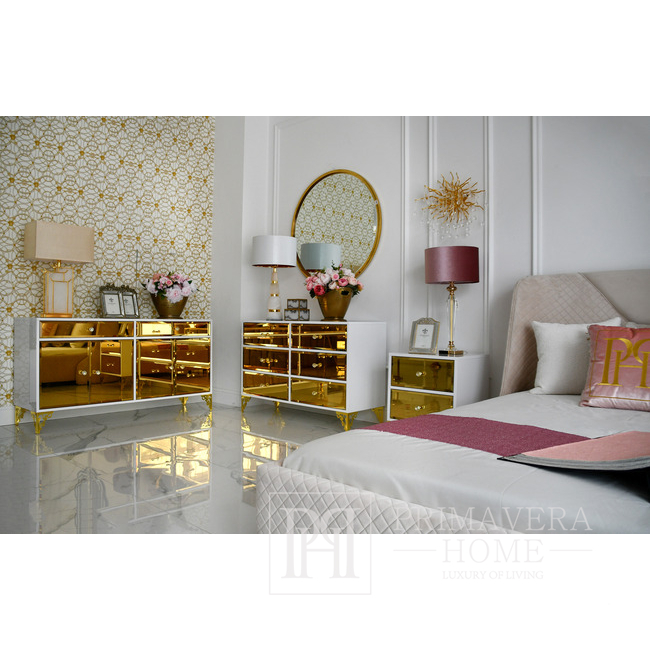 Ein exklusiver Nachttisch, ein Beistelltisch aus lackiertem Holz, mit einem Spiegel, Gold VENICE 