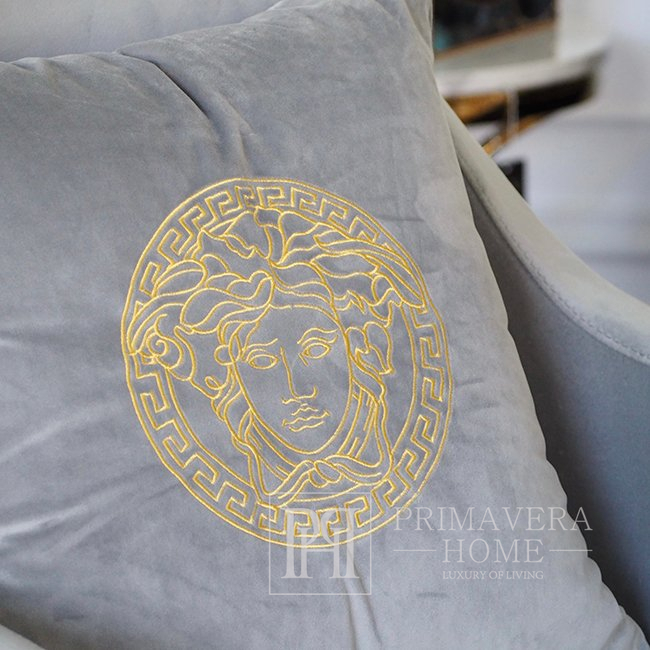 Dekoratyvinė aksominė pagalvė su „Medusa“ logotipu - pilka su auksiniu logotipu