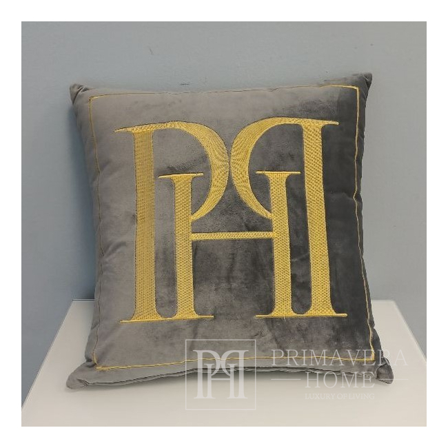 PH pagalvė 40x40 su pilku logotipu iš veliūrinio audinio su aukso spalvos siuvinėjimu