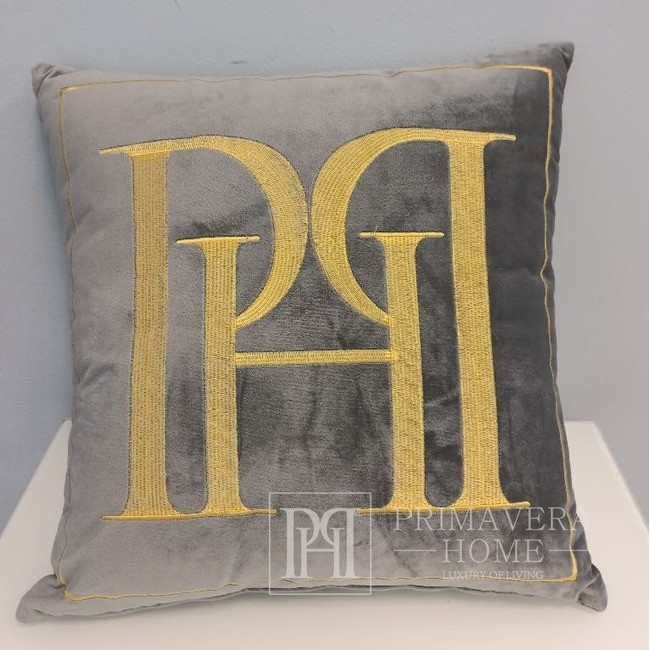 PH pagalvė 40x40 su pilku logotipu iš veliūrinio audinio su aukso spalvos siuvinėjimu