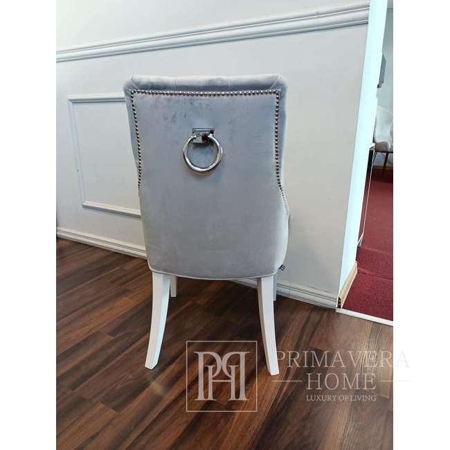 Grauer Glamour-Stuhl mit gesteppter Rückenlehne, klassisch, für das Esszimmer, mit Klopfer, New York, modern, silberfarben PRINCE II 