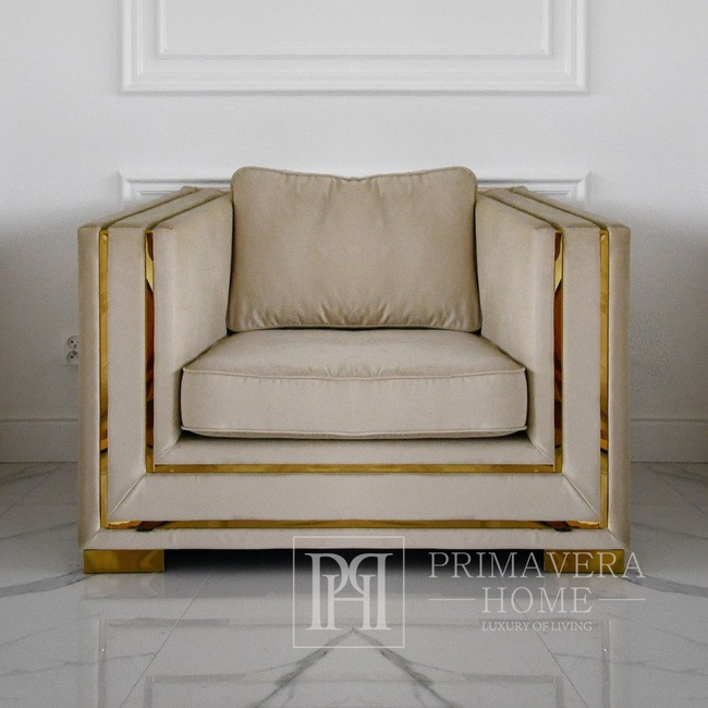 Modernus apmuštas žavingas fotelis su aukso ir sidabro spalvos MONACO lentjuostėmis 