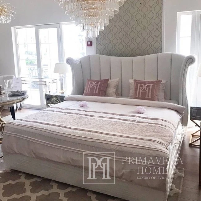 Glamour upholstered bed quilted and decorated with nails like chesterfield Edvige